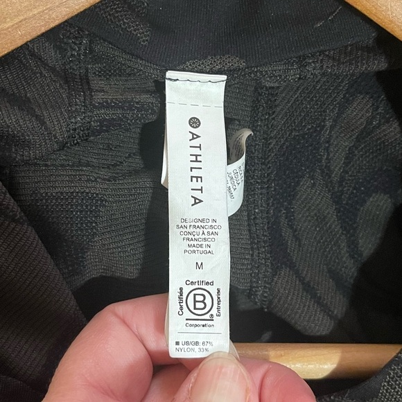 Women’s Athleta Momentum Seamless black paisley 1/2 zip pullover jacket top Med - Picture 4 of 4